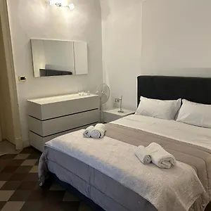 Casa Centro Storico Gioia , Aeroporto di Catania Fontana Rossa Italia